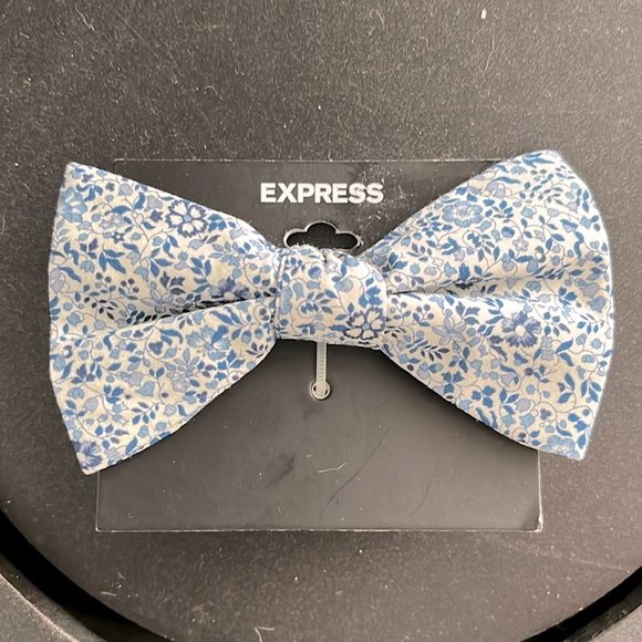 NWT Express Floral Bow Tie - Picture 1 of 2